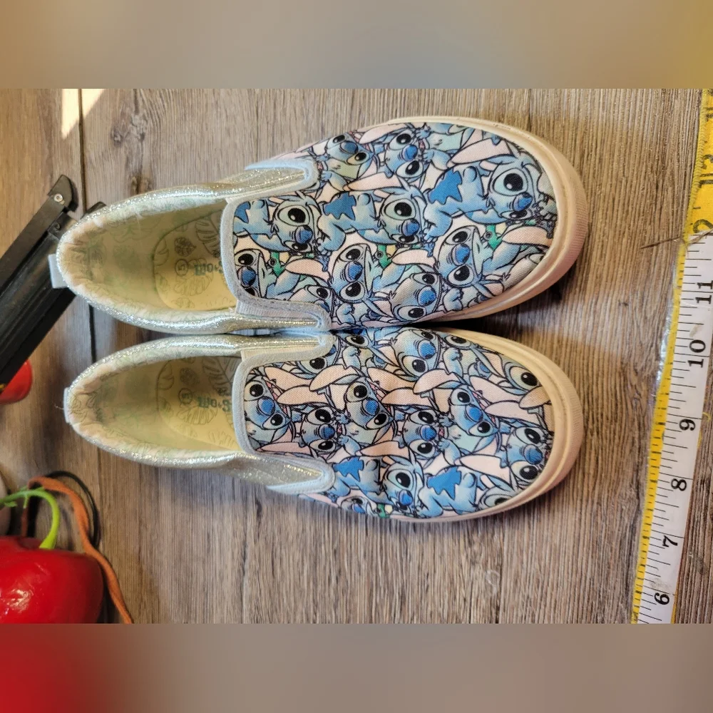 Disney Lilo & Stitch Girls Canvas‎ Slip On Shoe Size 5